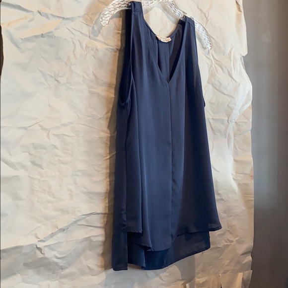 Sleeveless Perrywinkle Blouse SM - Picture 2 of 14